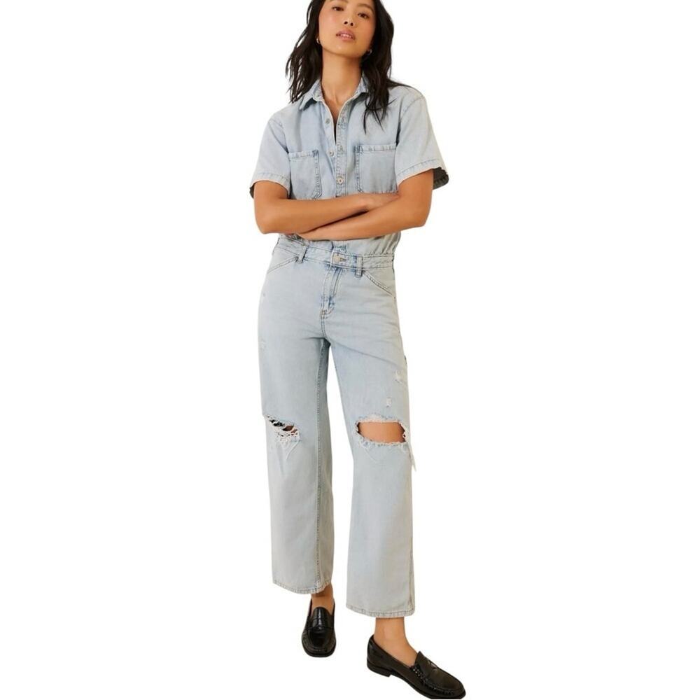 Pilcro Slouchy Denim Jumpsuit Light Wash Straight Leg Distressed size 6